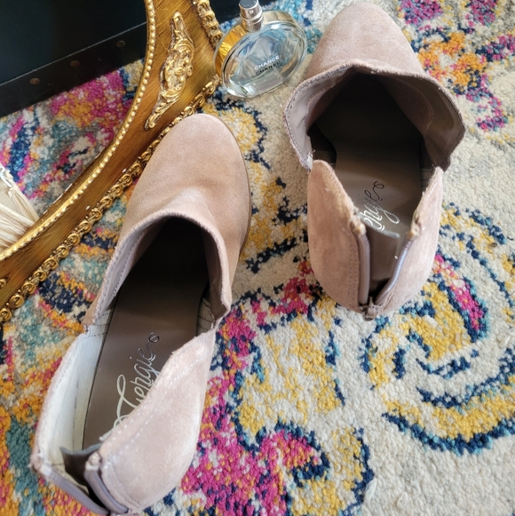 Fergie Carmin Women's Beige Suede Ankle Booties - Picture 7 of 9